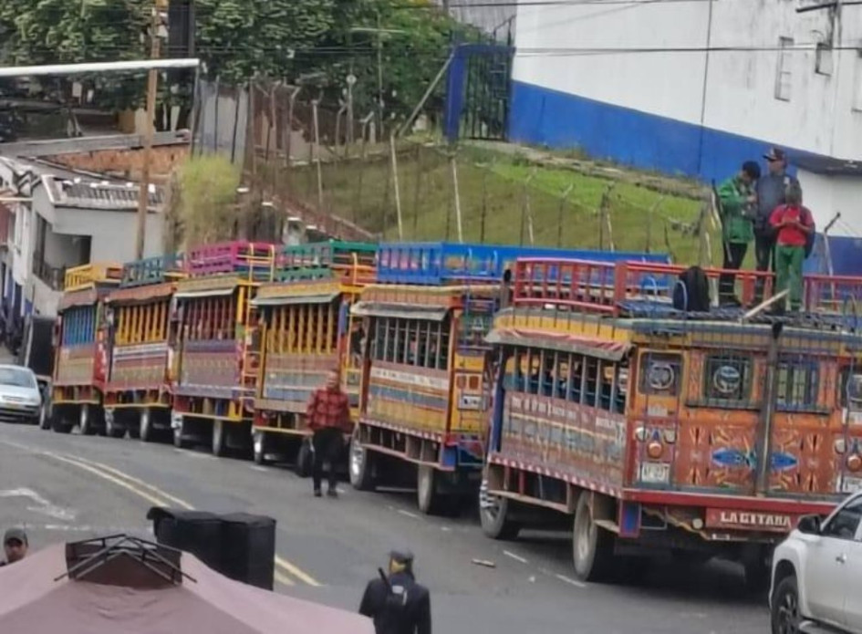 Cerca de 200 indígenas protestan en las afueras de la cárcel la 40 de Pereira y el Palacio de Justicia 