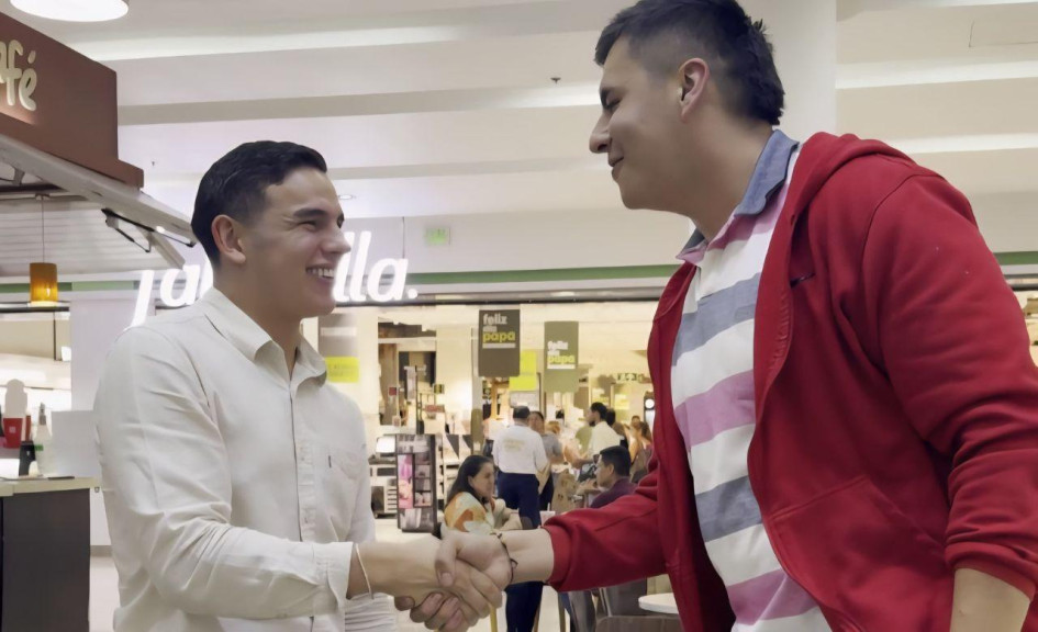 Andrés Felipe Bedoya Cárdenas, secretario de Educación del Tolima, con Óscar Duván Céspedes.