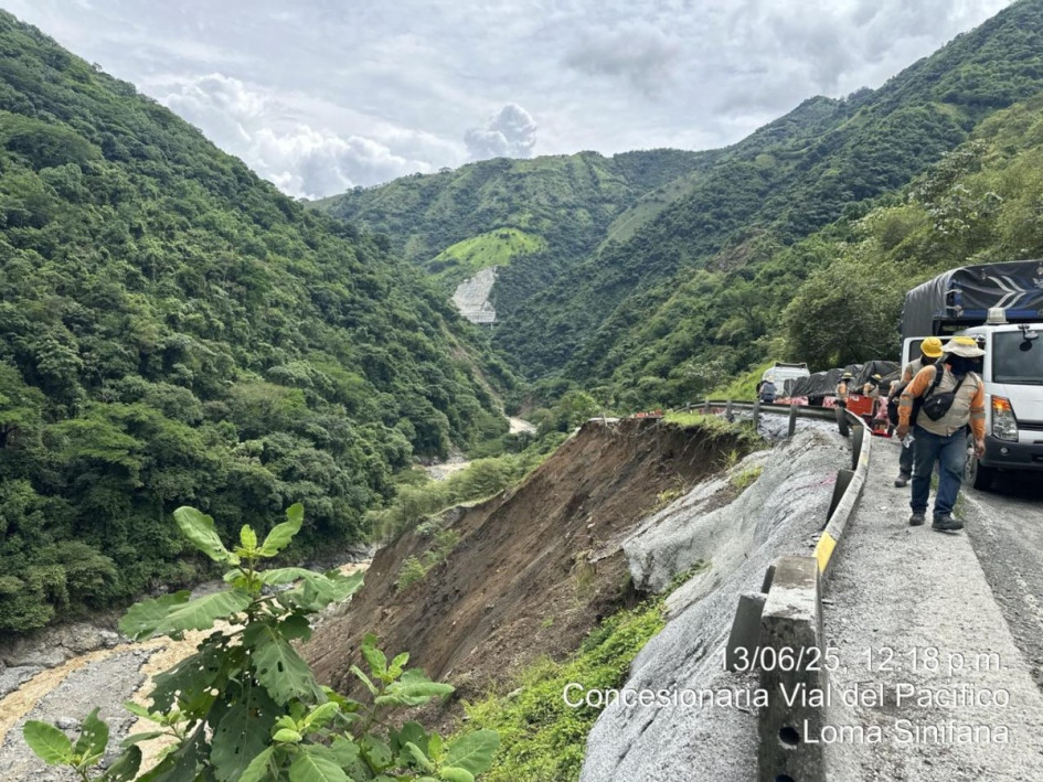 El derrumbe en Sinifaná (Antioquia) es atendido por la ANI y Covipacífico. La obra de reconstrucción y mejoramiento de la vía se alargaría hasta noviembre.