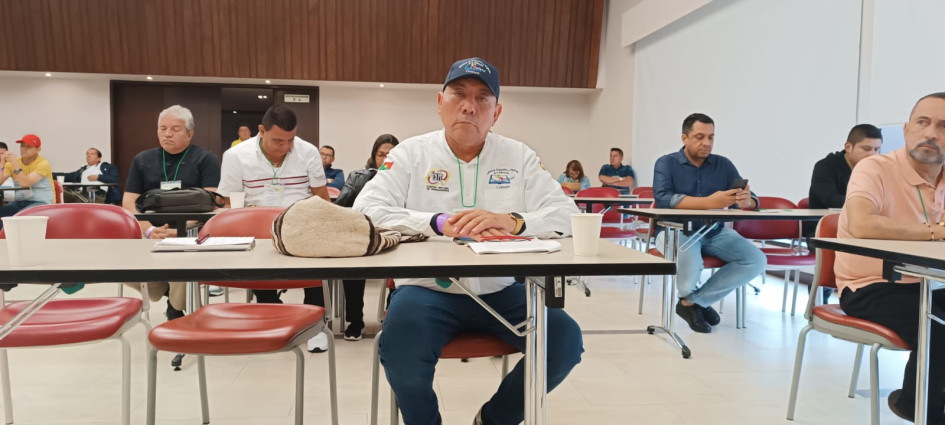 El Sindicato de Empleados y Trabajadores de la Educación (Sintrenal) decidió levantar el paro indefinido que tenía previsto empezar el primero de julio del 2025. Foto de una junta nacional de subdirectivas.
