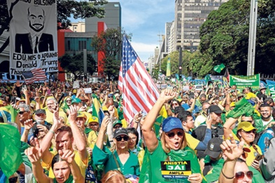 Simpatizantes del expresidente de Brasil Jair Bolsonaro participaron ayer en una manifestación en apoyo al exmandatario, en la avenida Paulista en Sao Paulo (Brasil).