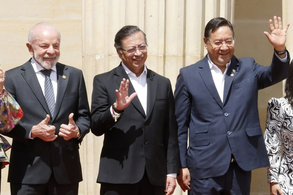 El mandatario de Brasil, Luiz Inácio Lula da Silva; el presidente de Colombia, Gustavo Petro, y su homólogo de Bolivia, Luis Arce, durante la V Cumbre de Países Amazónicos ayer en Bogotá. 