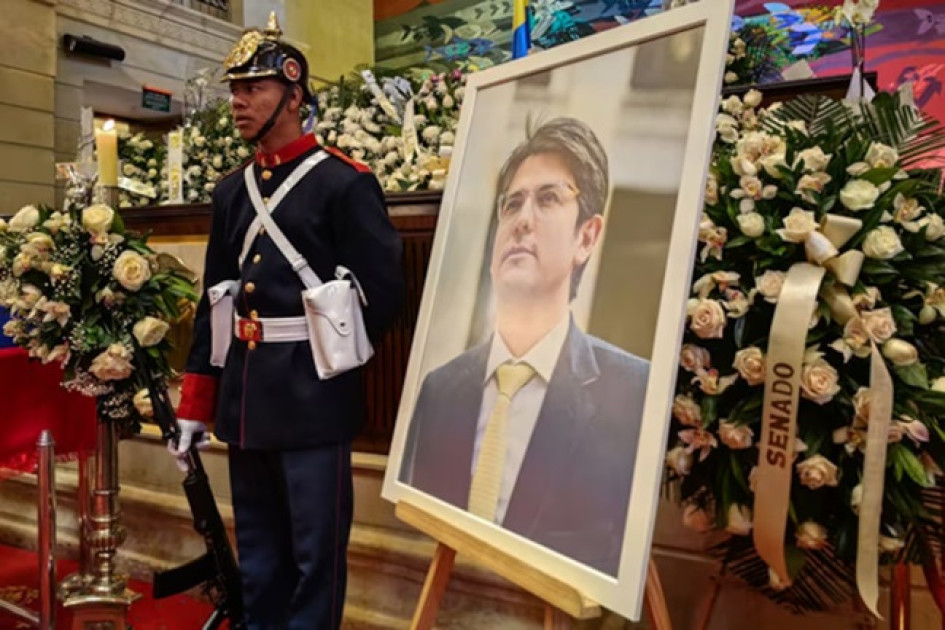 El crimen de Miguel Uribe Turbay ha reavivado el temor a que el país repita los episodios de violencia política de la campaña de 1990.