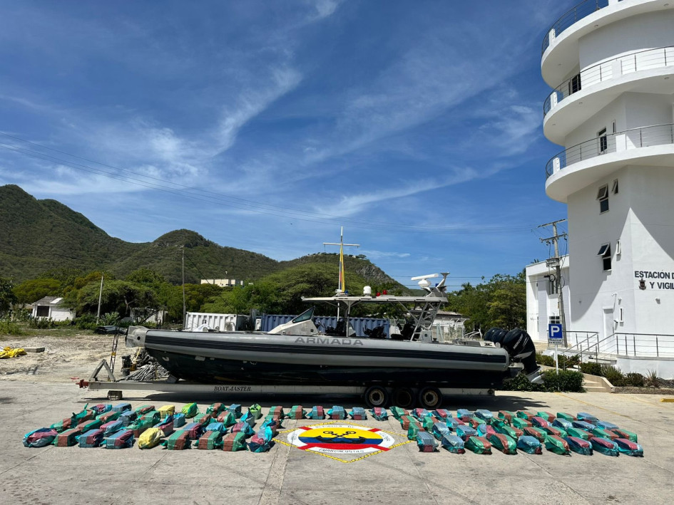 La mercancía ilegal incautada por las autoridades en el mar Caribe de Colombia.
