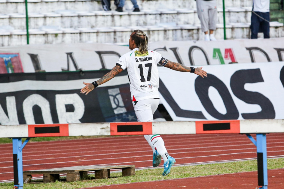 Dayro Moreno ya acumula seis goles en la presente Copa Sudamericana, es el máximo anotador de la actual edición. Con su tanto ante Huracán celebró por primera vez en Manizales, los otros los había marcado de visitante.