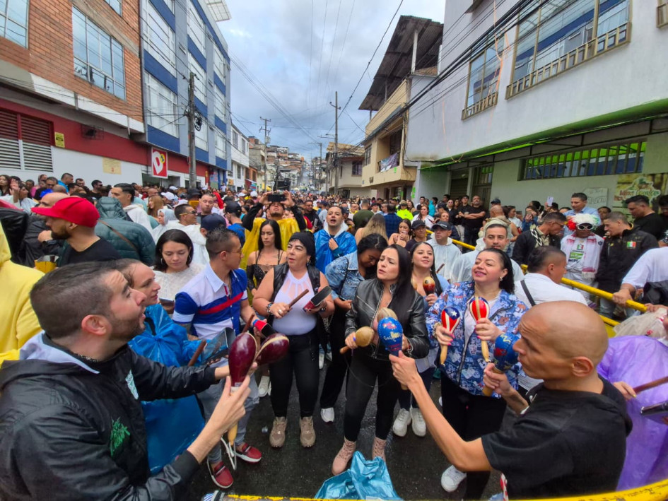 Este domingo la salsa se toma la calle 12 del barrio El Bosque de Manizales. 