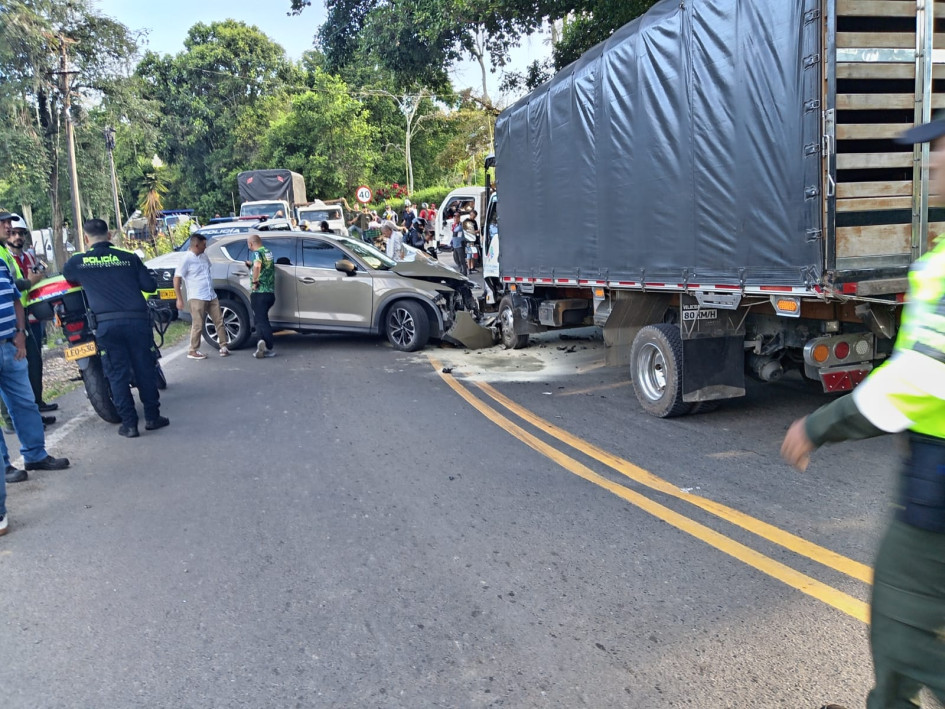 El carro hurtado terminó chocado.