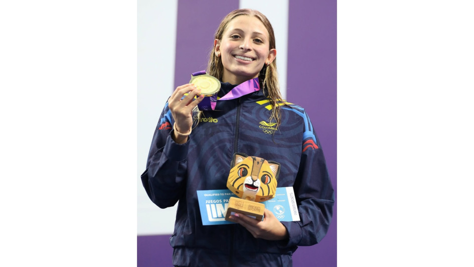La manizaleña Isabella Bedoya Calle, de 18 años, rompió récord panamericano en la prueba de natación de 50 metros libre femenino. Ganó la medalla de oro y la compartió con una brasileña.