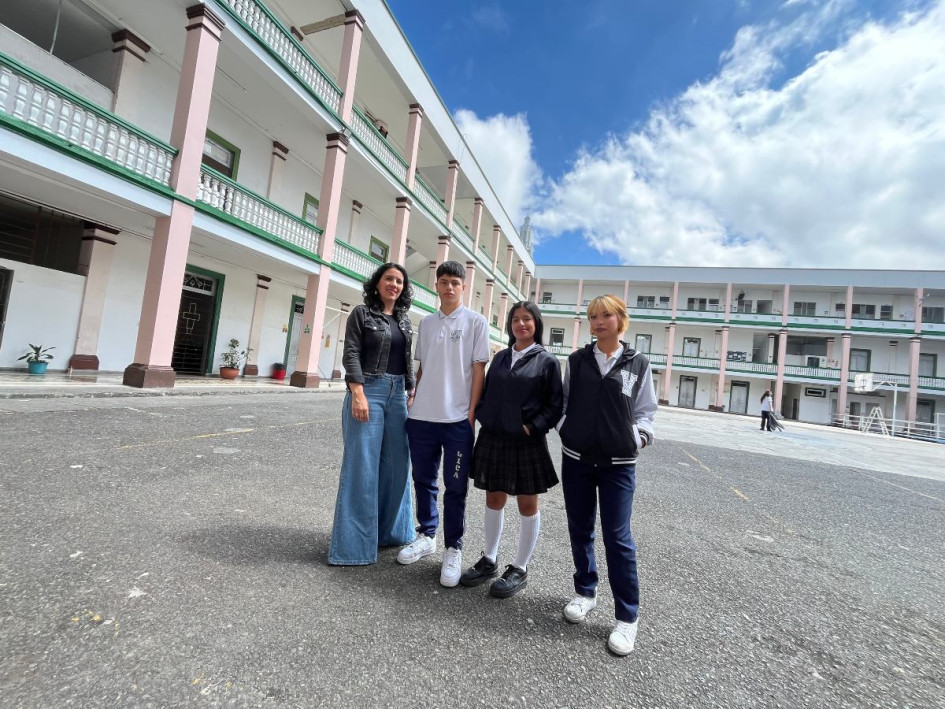 El Liceo Isabel la Católica le apuesta a la lectura como plan institucional. Conversaron esta semana con Piedad Bonnett, autora de Lo que no tiene nombre y más. 