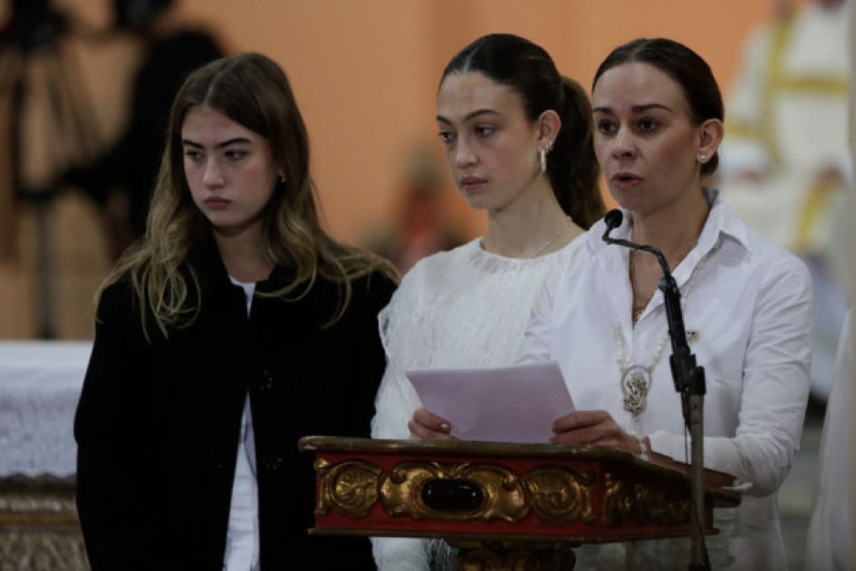 María Claudia Tarazona dijo unas emotivas palabras en el funeral de su esposo, Miguel Uribe Turbay.