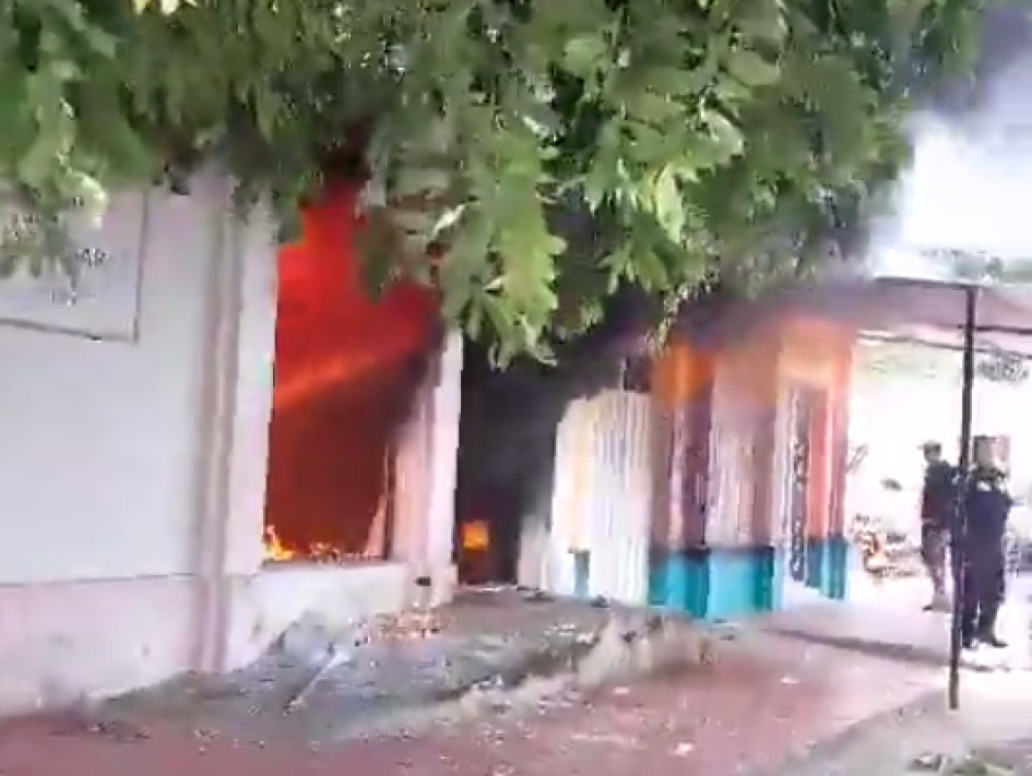 La sede de la Registraduría en Gamarra (Cesar) fue incendiada por manifestantes en el 2023. En esa ocasión murió una mujer.