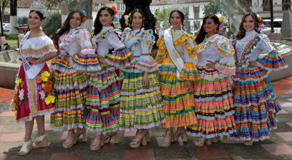 Daiana Grisales, Ana Sofia Florez, Dayana Rincón, Isabela Mejía, Cindy Yohana Cañon, Yuly Ismanda Sanchez y Mariana Alvarez.