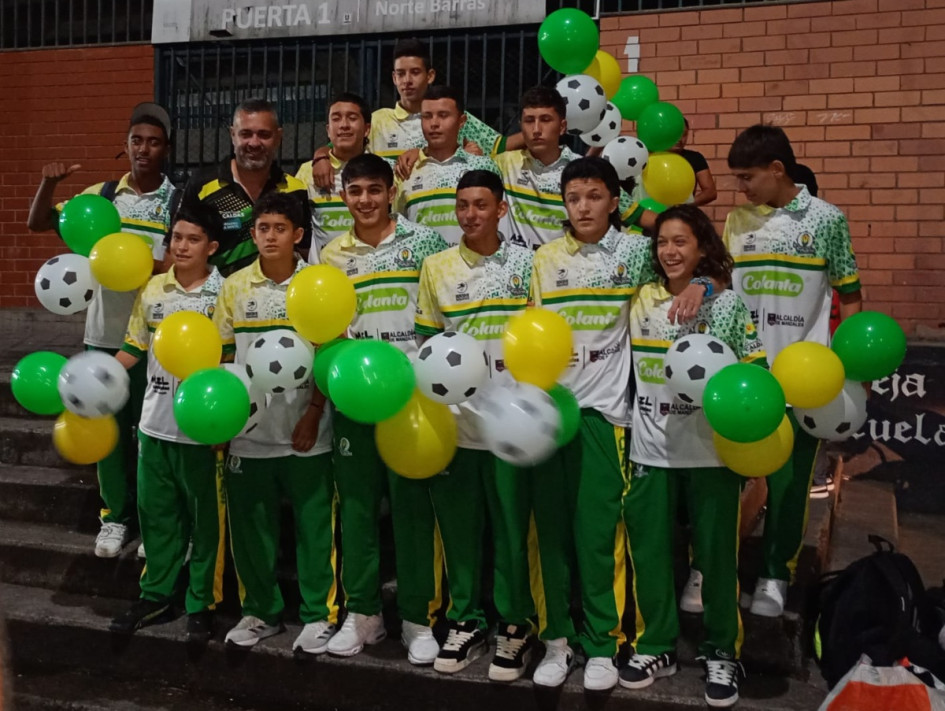 La categoría sub-15 de la selección Caldas masculina de fútbol sala quedó campeona invicta y tuvo al goleador y al mejor arquero de la fase zonal del Campeonato Nacional disputado en Cali. 