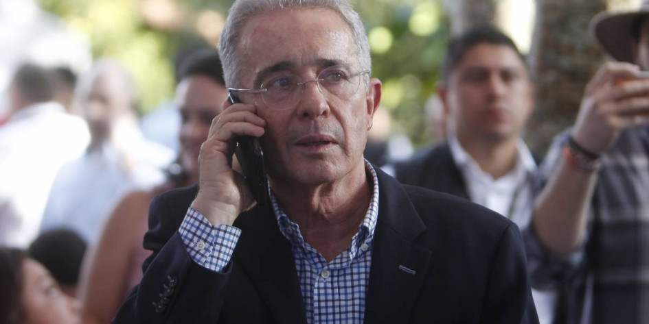 El expresidente fue sentenciado a 12 años de prisión, en domiciliaria, por fraude procesal y soborno de testigos. La decisión fue apelada por su defensa y la Procuraduría pidió absolver.