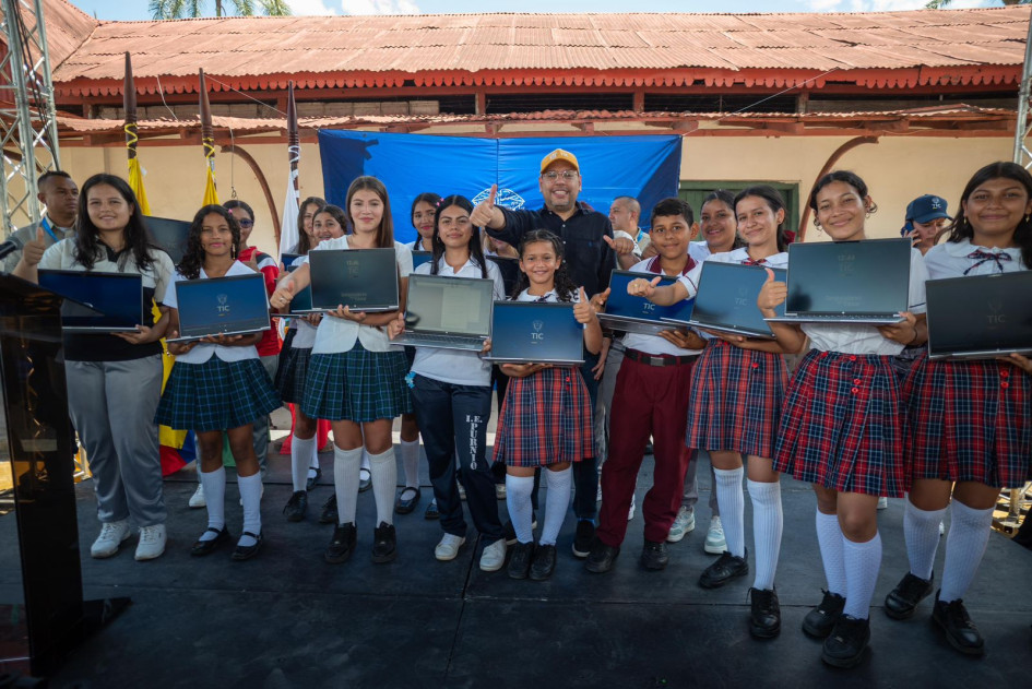 Visita del ministro TIC, Julián Molina a La Dorada. 