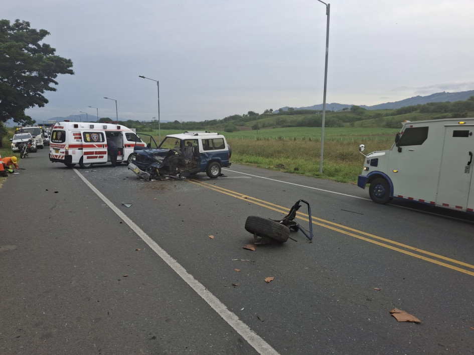 Tres personas resultaron lesionadas en el siniestro. Dos murieron mientras recibían atención médica.