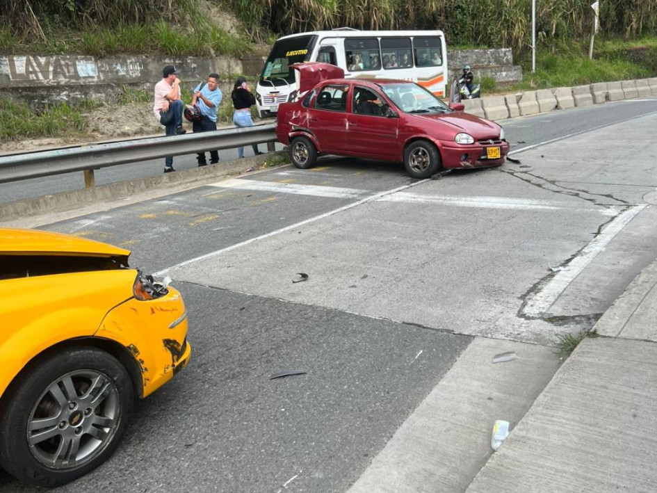 Dos vahículos colisionaron en la entrada a Villamaría (Caldas) 