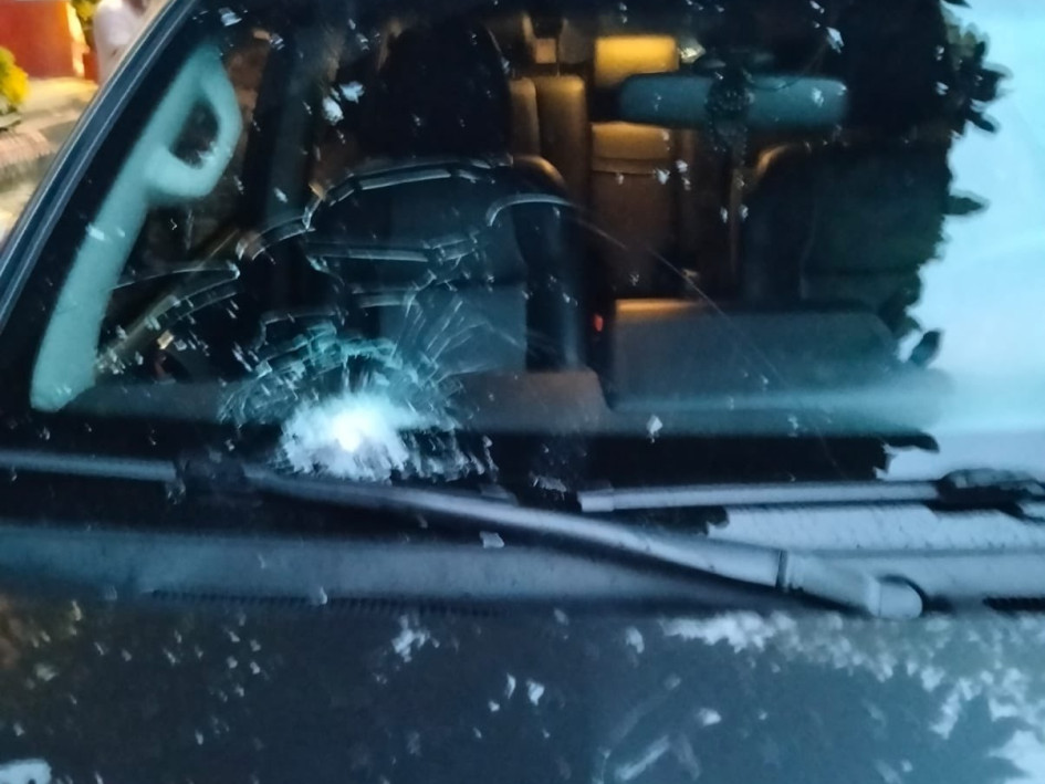 Así quedó la camioneta del representante a la Cámara Julio César Triana tras ser víctima de un ataque en el departamento del Huila.