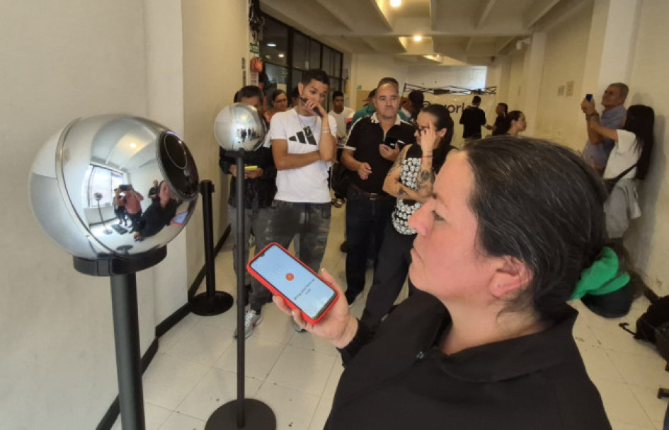 En Manizales, por escanear su iris, una persona recibe 52 WLD, equivalentes a $195 mil.