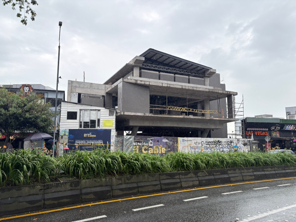 Los primeros movimientos de prueba de la línea 3 del cable aéreo, capturados en video. La construcción sum 32 meses de retrasos. ¿Cuándo se entregaría la obra?