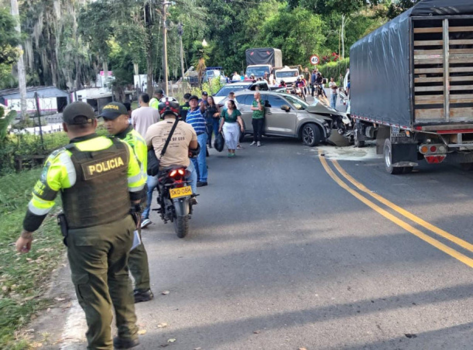 En la persecución, el vehículo fue interceptado a la entrada del municipio (sector La Roca),