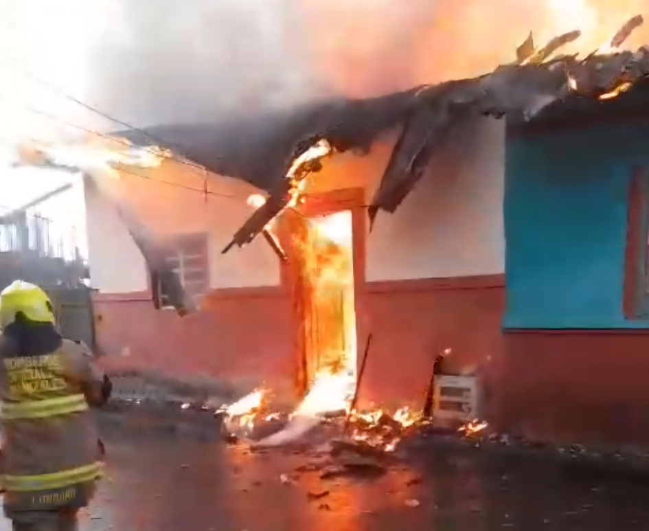 El humo se ve desde diferentes puntos.