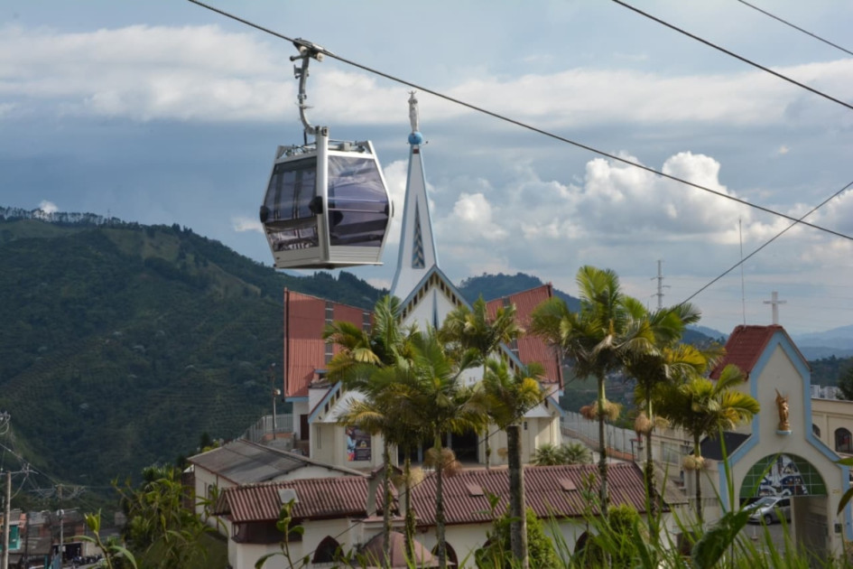 La línea 3 se acerca a su destino: este mes se iniciaron los viajes de prueba a lo largo del nuevo trayecto de cable aéreo. Infimanizales explica en qué consisten los ensayos y cuánto dinero se añadiría. Vea las cuatro estaciones en construcción.