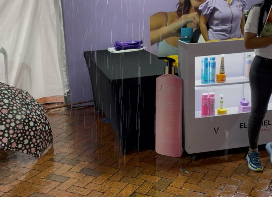 Stands de comida y de zapatos los principales afectados por las lluvias del primer día de Las Fiestas de la cosecha 