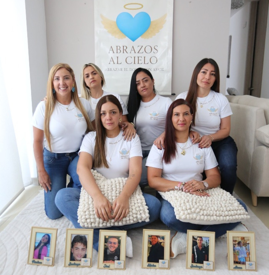 Fotos | Luis Fernando Trejos | LA PATRIA  María Jazmín Valencia García, Alejandra Henao Murillo, Johanna López Grajales y Lorena Bolaños Santacruz (arriba), más Alejandra Castañeda y Sandra Milena Ospina Montes (abajo) comparten el dolor de haber perdido a sus hijos en diferentes circunstancias, especialmente en Manizales. Se unieron para crear la fundación Abrazos al Cielo y le cuentan a LA PATRIA sus historias de resiliencia. Quieren ser el apoyo para más madres que vivan una situación similar.