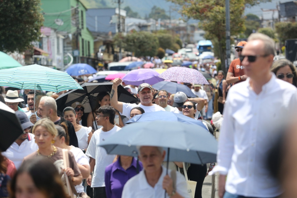 Habitantes y vecinos de La Enea apoyan el proyecto que quiere modificar el parque contiguo al CAI.