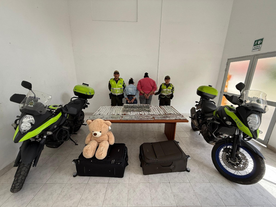 En la vía Cerritos de Pereira fueron capturadas dos mujeres con detonadores escondidos en maletas y buses