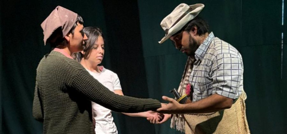Grupo de actores de la compañía de Teatro TICH de Manizales.