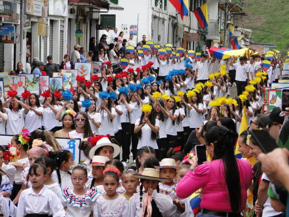 Los niños fueron protagonistas en el desfile del 7 de Agosto en Pensilvania (Caldas).