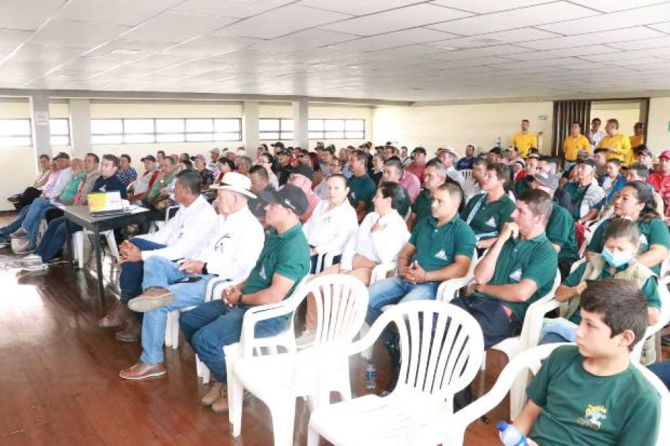 Fotos I Facebook alcaldías / Q´HUBO  Varias noticias de Caldas incluyen programas agropecuarios, presentación oficial de un nuevo corregimiento, eventos nacionales, y más informaciones de municpios.