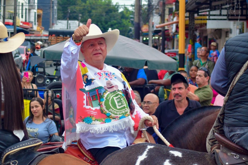 Carolina Giraldo afirma que el alcalde de Dosquebradas no ha regulado las cabalgatas en entornos urbanos, incumpliendo la norma.