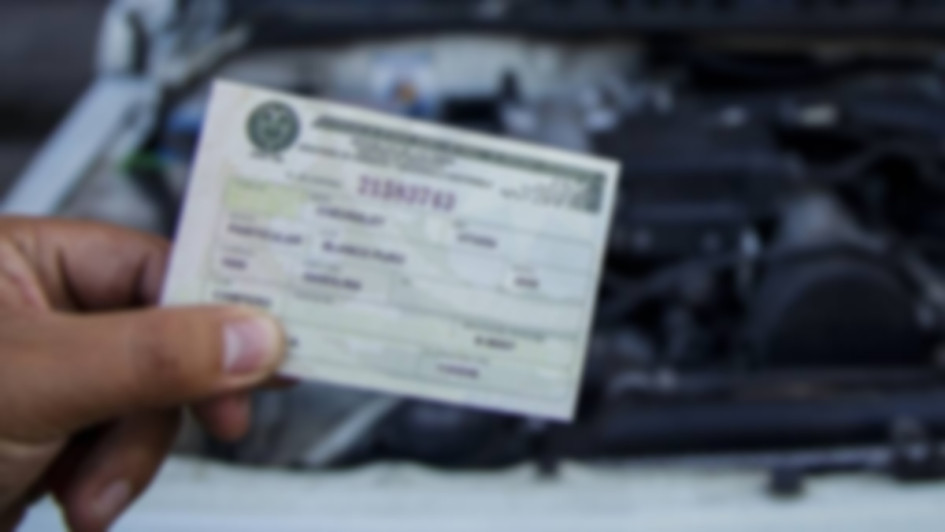 La afectada, al realizar la revisión técnico-mecánica de su moto, en abril del año pasado, descubrió que la tarjeta de propiedad había sido expedida a nombre de otra persona.