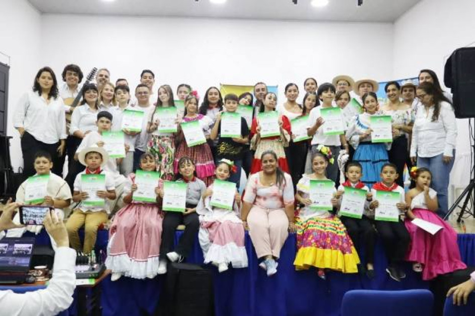 Foto I Facebook Alcaldía / LA PATRIA  22 niños y niñas, entre los 7 y 14 años, provenientes de los cinco municipios de la subregión Centro-Sur, participaron en el primer Encuentro de Semillas Andinas.