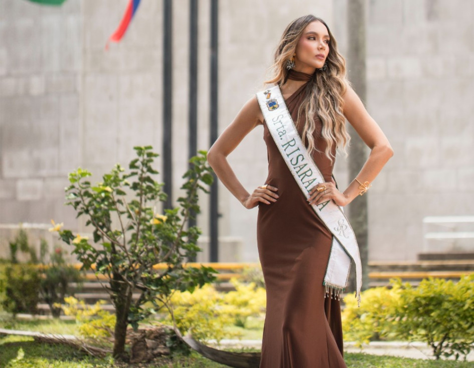 A sus 26 años, Trujillo encarna el espíritu de una mujer multifacética. Magíster en Marketing formada en Francia, directora creativa y modelo profesional.