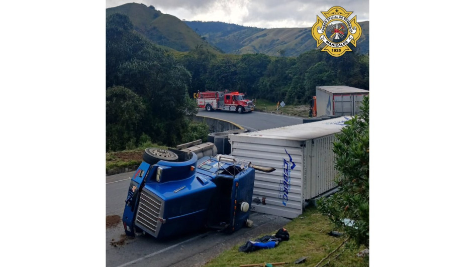 El vehículo volcado.