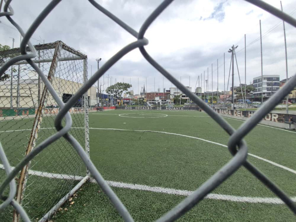 La cancha está ubicada en todo el parque de Liborio.