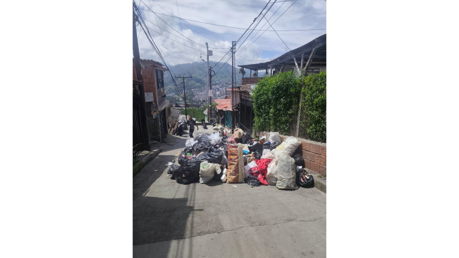 La acumulación de basuras en este punto del barrio El Nevado.