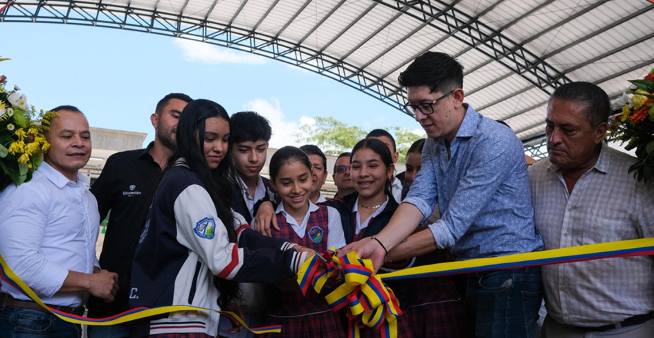 Las dos obras entregadas beneficiarán a 1.509 estudiantes en el sur del Huila.