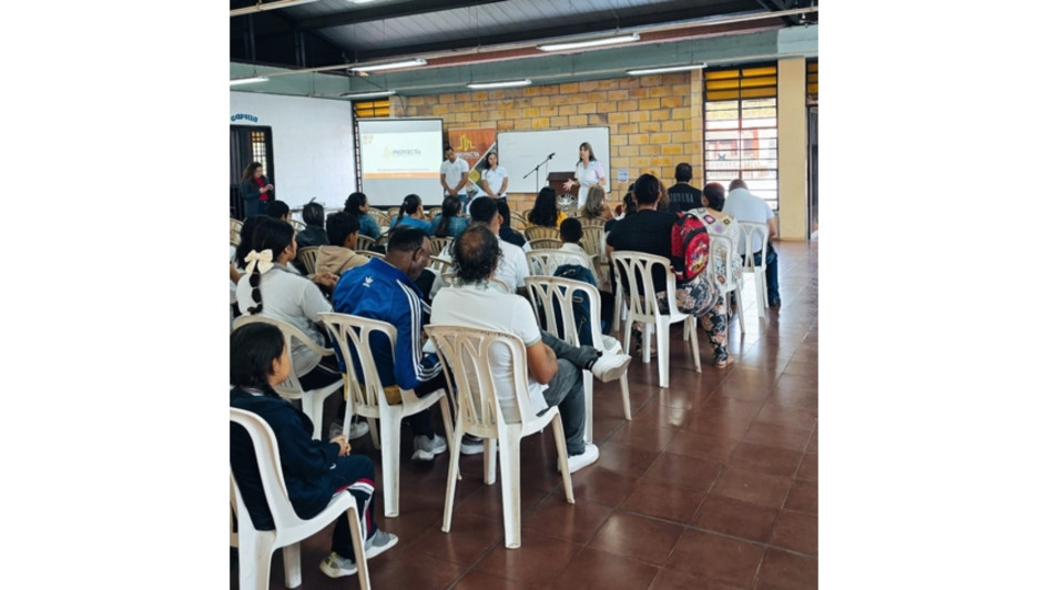 La comunidad educativa del colegio San José de Calarcá conoció detalles del proyecto que mejorará sus espacios escolares.