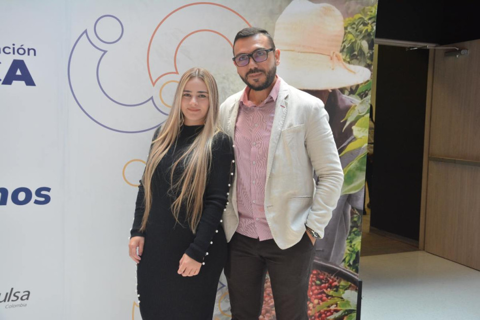 Lorena Ossa y Juan Díaz Londoño, fundadores de la marca de café de la finca el Rubí. 