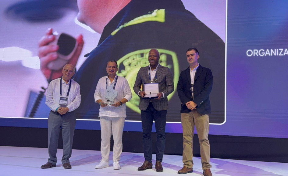 El reconocimiento fue entregado después de que la iniciativa superara varias etapas, que incluyeron una presentación de Jorge Andrés Gómez Escudero, secretario de Gobierno de Caldas.