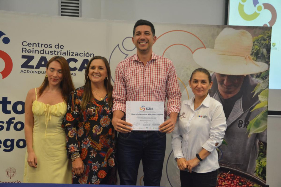 Mauricio Fernando Sánchez Calderón, fundador de Café Octavio, se graduó con el programa Zasca. 
