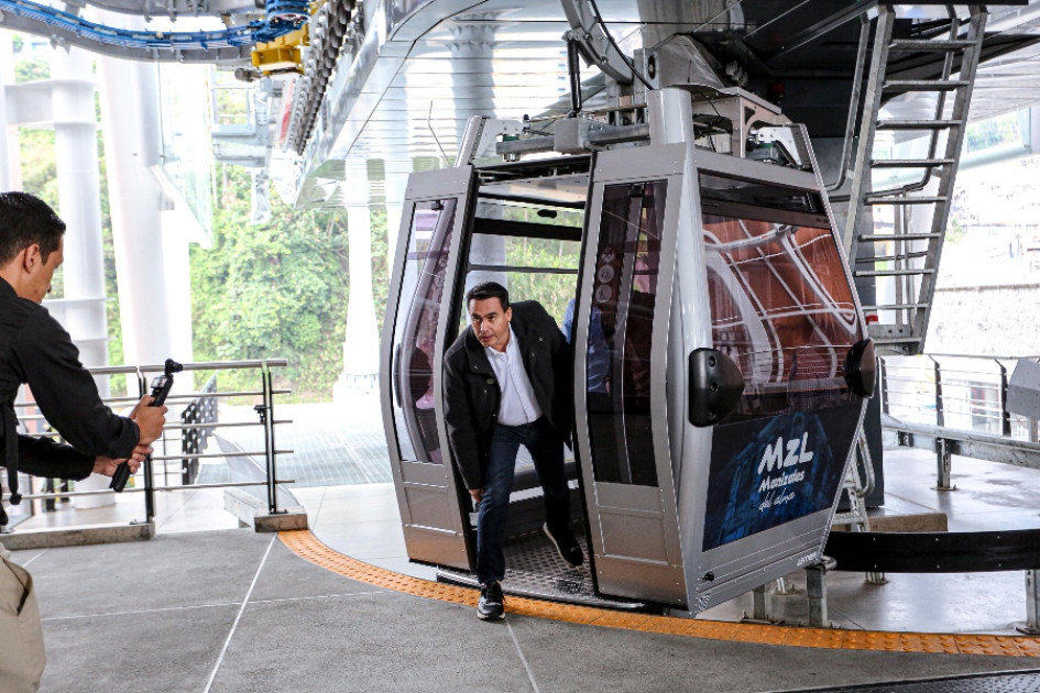 Jorge Eduardo Rojas, alcalde de Manizales, este lunes en la inauguración de la línea 3 del cable aéreo. 