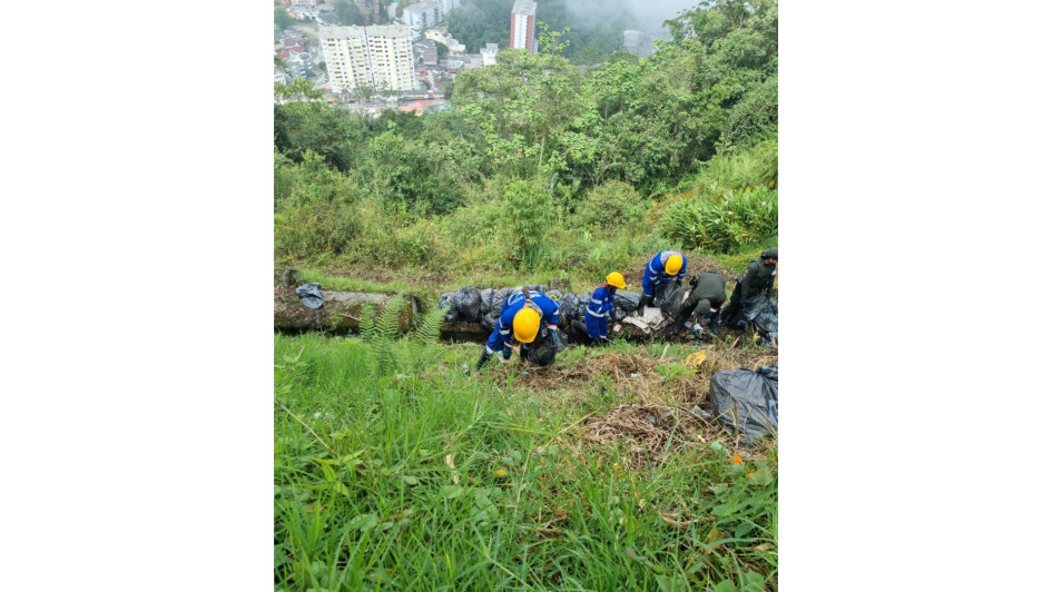 Ayer las guardianas de la ladera realizaron la intervención.