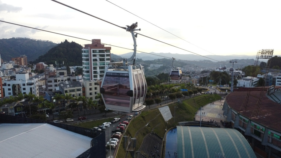 En la recta final: en esta fecha entraría en funcionamiento la línea 3 del cable aéreo, según la Alcaldía de Manizales. La construcción se inició en la Administración de Carlos Mario Marín y suma 33 meses de retraso.