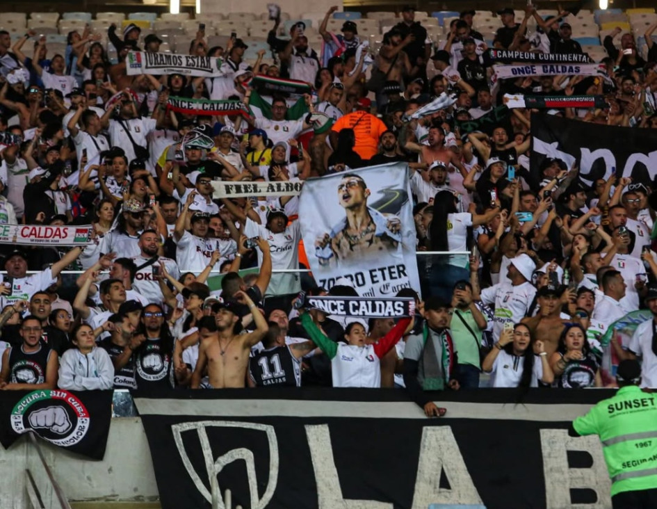 Los hinchas del Once Caldas viven con entusiasmo los partidos de Copa Sudamericana y se alistan para acompañarlo esta semana en Quito (Ecuador). Acá, en el estadio Maracaná.